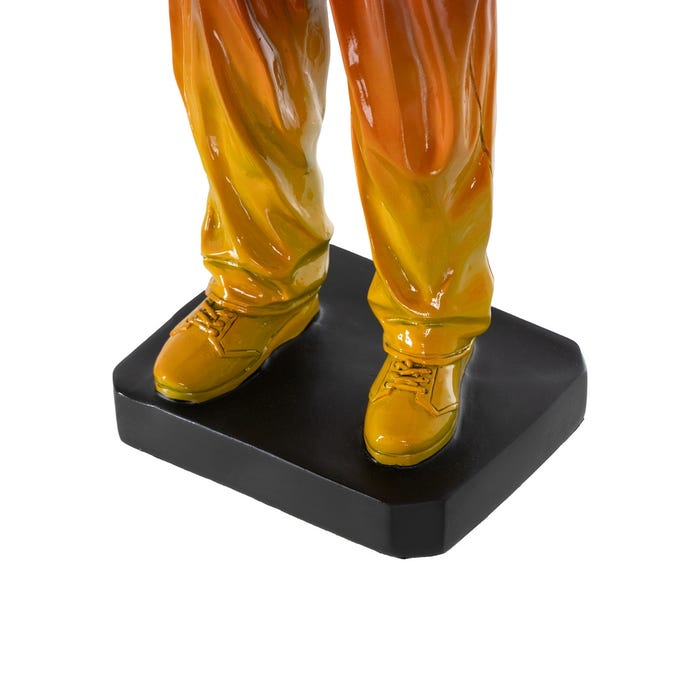 Figura de menino de resina multicolorida 23 x 13,50 x 53 cm