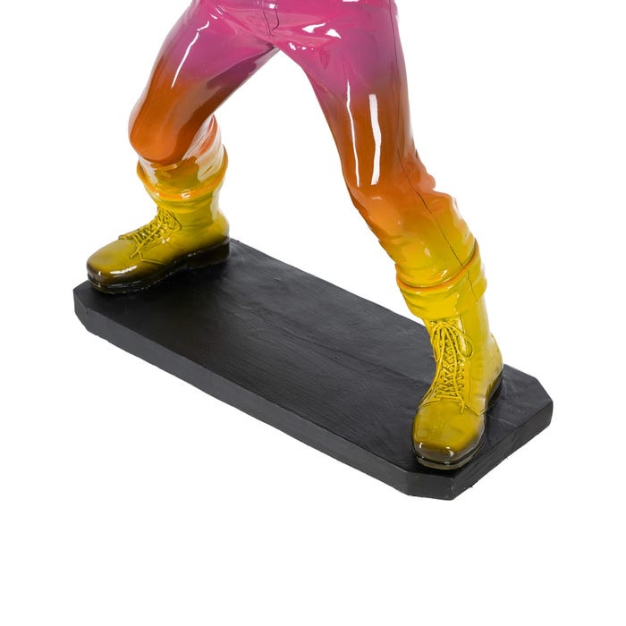 Figura de menino de resina multicolorida 41,50 x 24 x 66,50 cm
