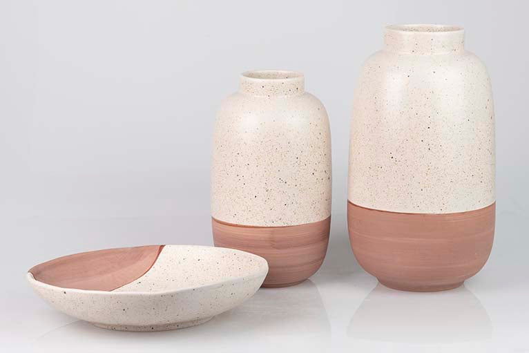 CENTRO DE MESA CERAMICA BEIGE ROSA 36x36x8 CM