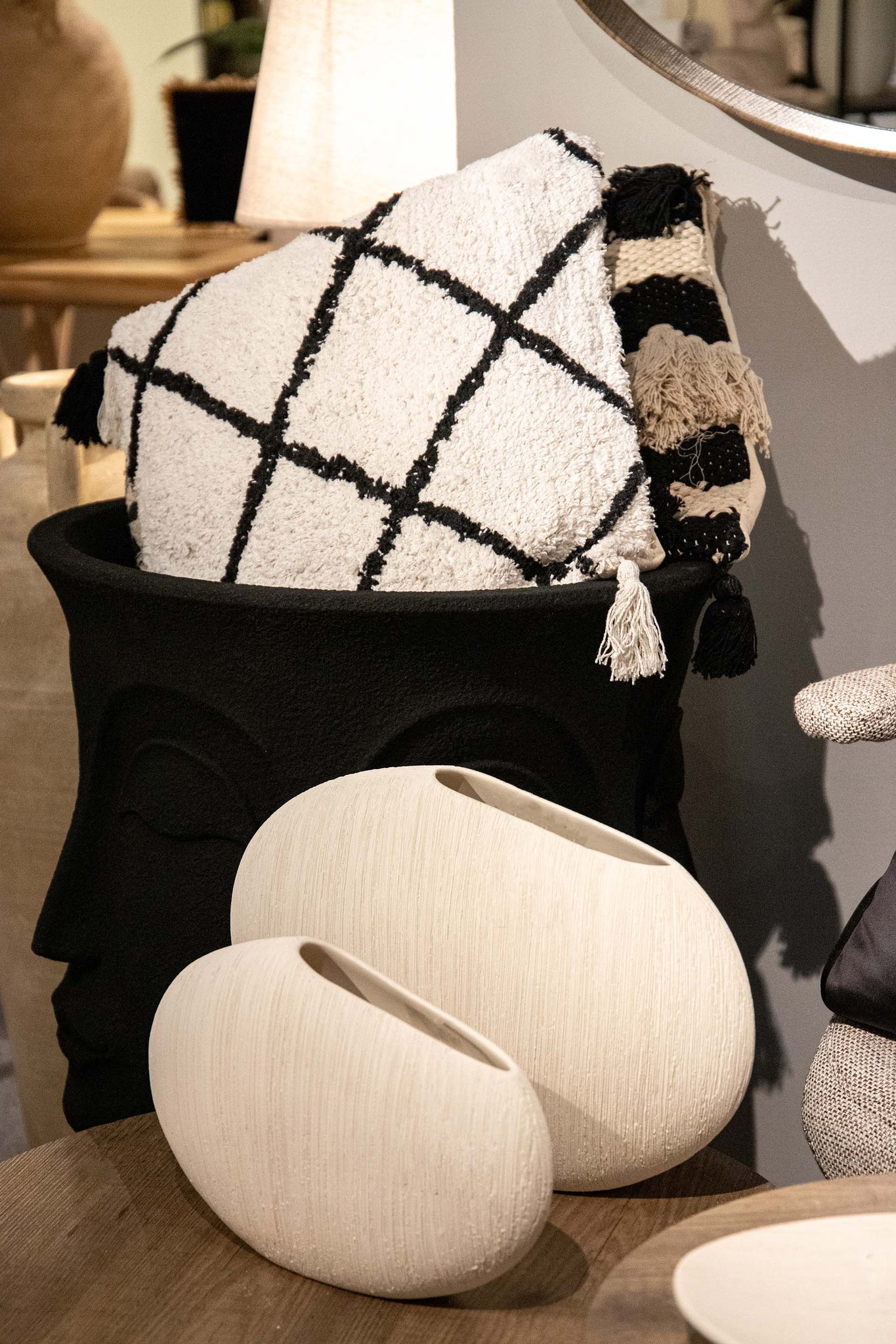 BEIGE CERAMIC VASE 33x21x9 CM