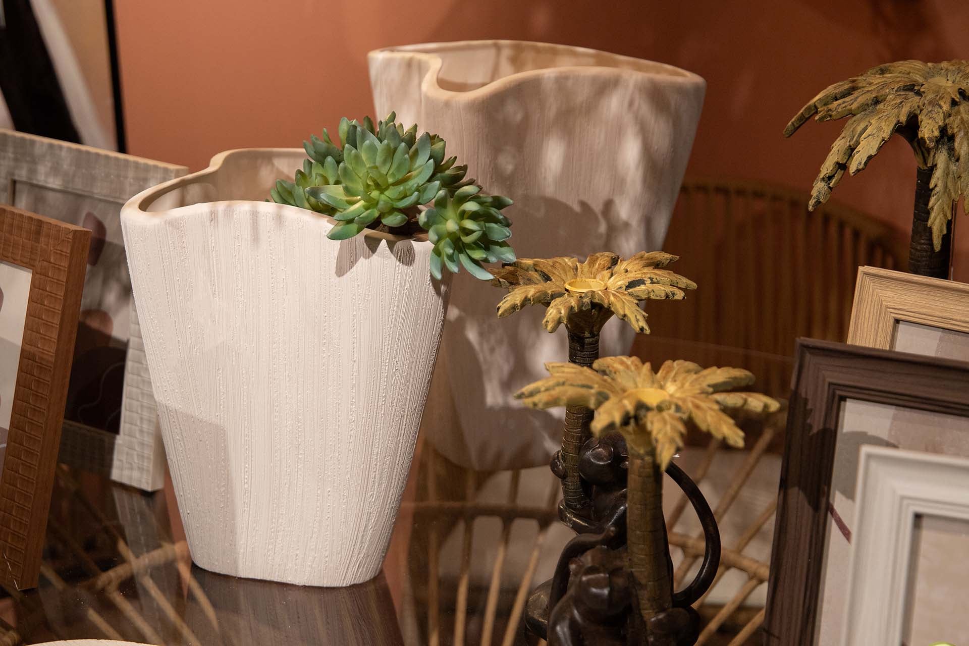 BEIGE CERAMIC VASE 30x21x26 CM