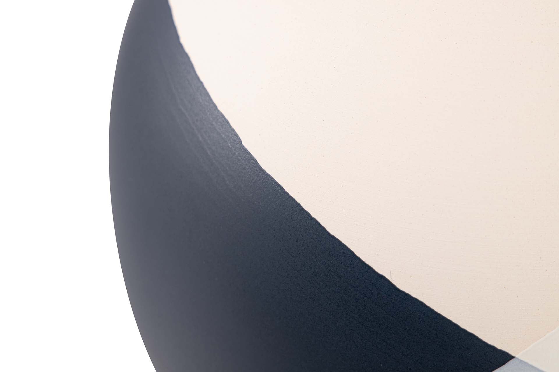 WHITE AND BLUE CERAMIC VASE 24x24x26 CM