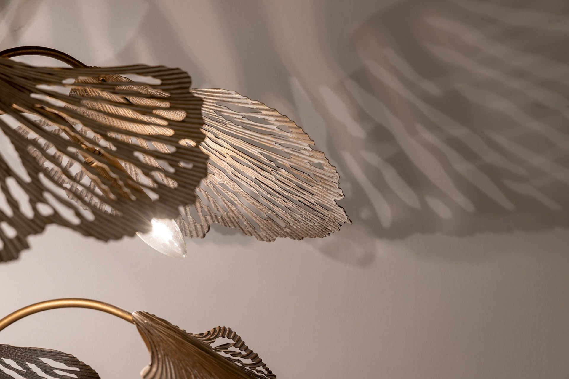 GOLD METAL FLOOR LAMP 88x88x166 CM