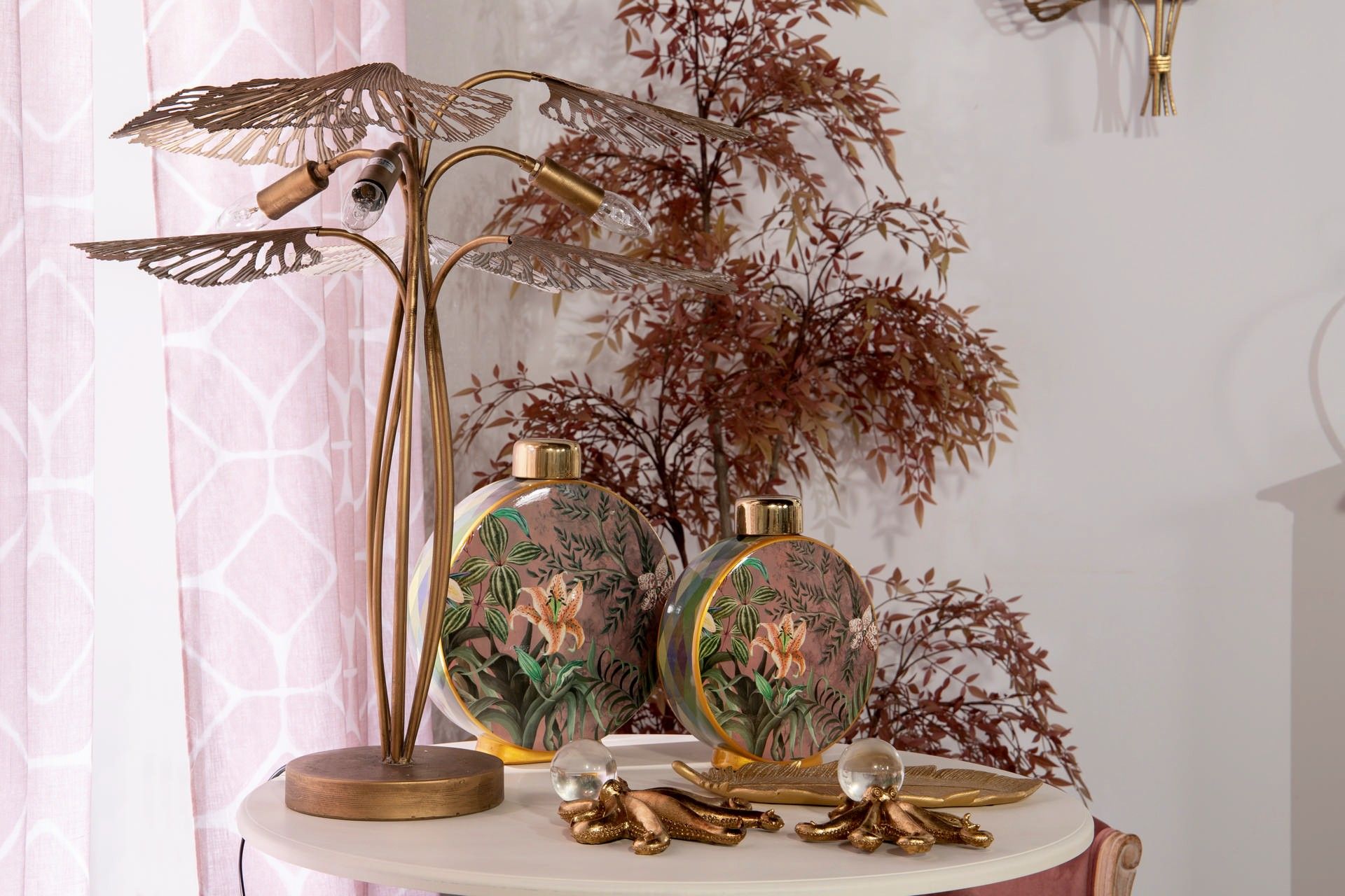 LAMPARA SOBREMESA METAL DORADA 68x68x67 CM