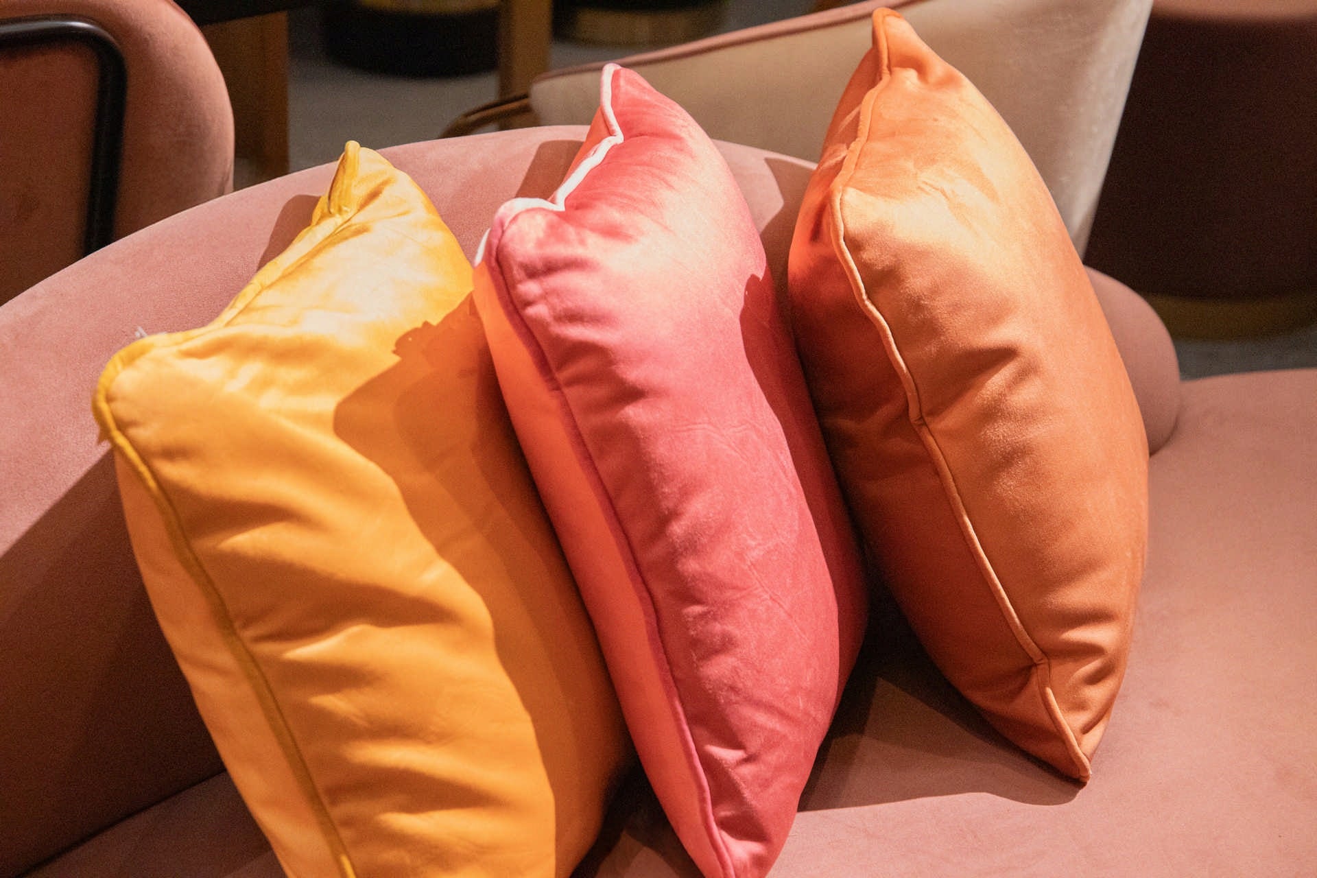 COJIN VELVET ROSA 45x45 CM - Min.2 uds
