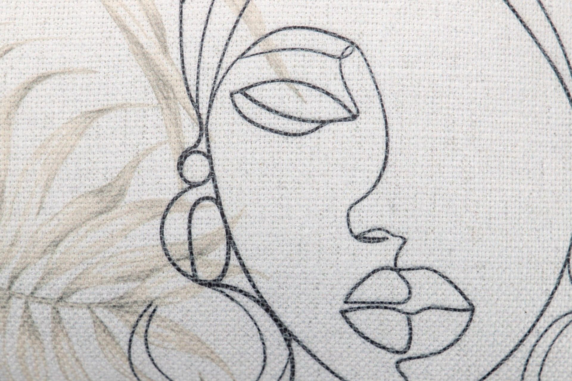 COJIN MUJER FORMAS GEOMETRICAS 45x13x30 CM - Min.2 uds