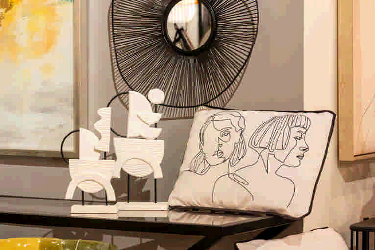 COJIN VELVET MUJER GEMETRICO 45x13x30 CM - Min.2 uds