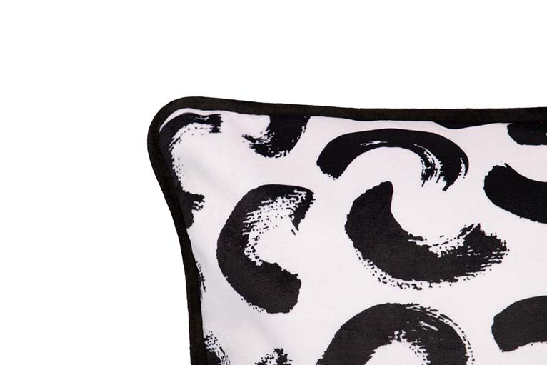 GEMETRIC WOMAN VELVET CUSHION 45x13x30 CM - Min. 2 pcs