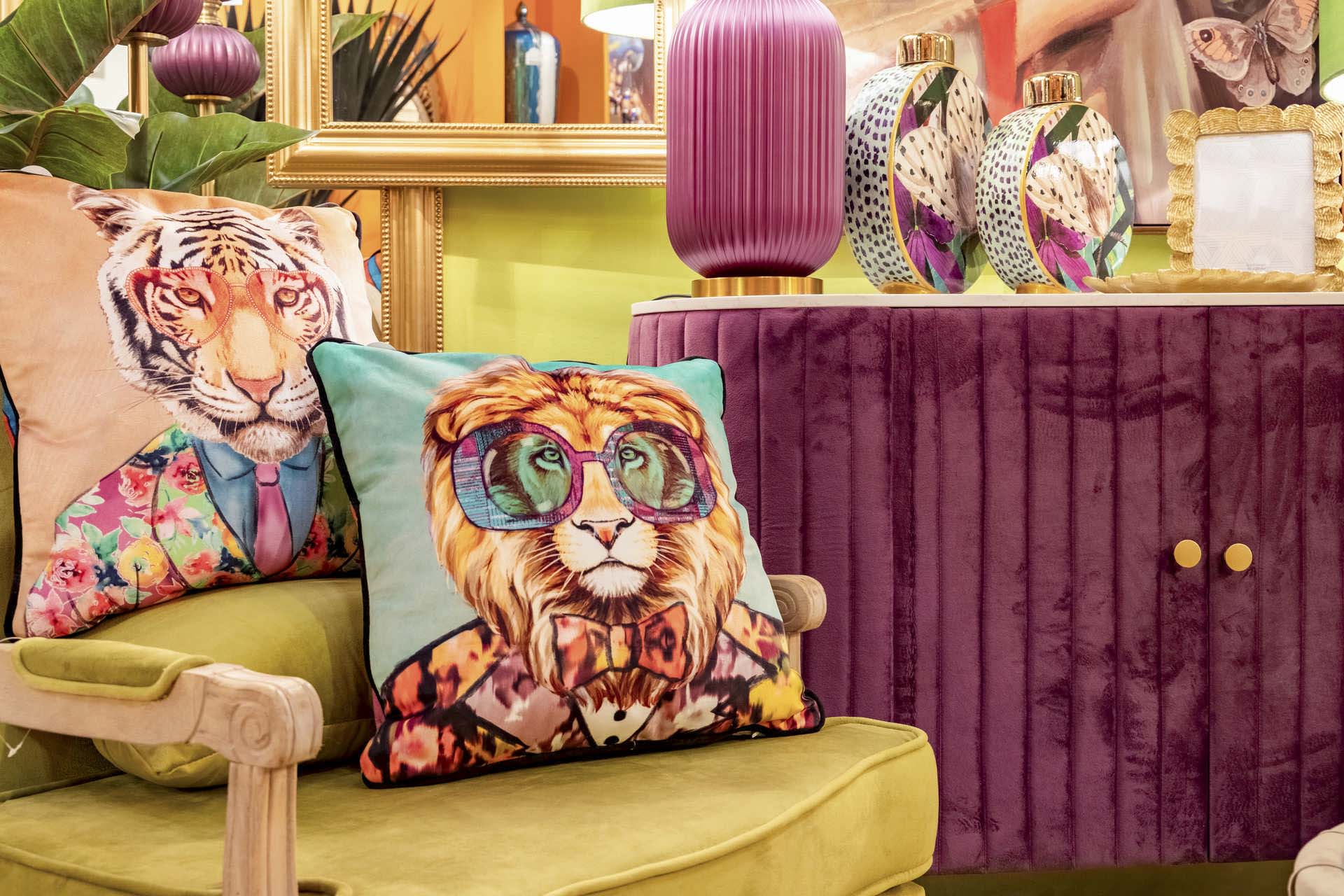 COJIN VELVET TIGRE ZIG ZAG 45x13x45 CM