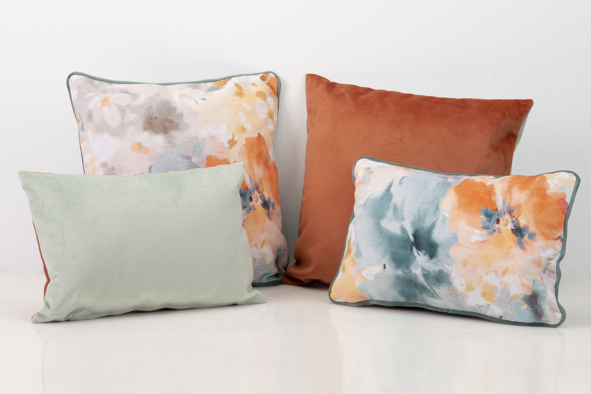 COJIN VELVET NARANJA AZUL 45x13x30 CM - Min.2 uds
