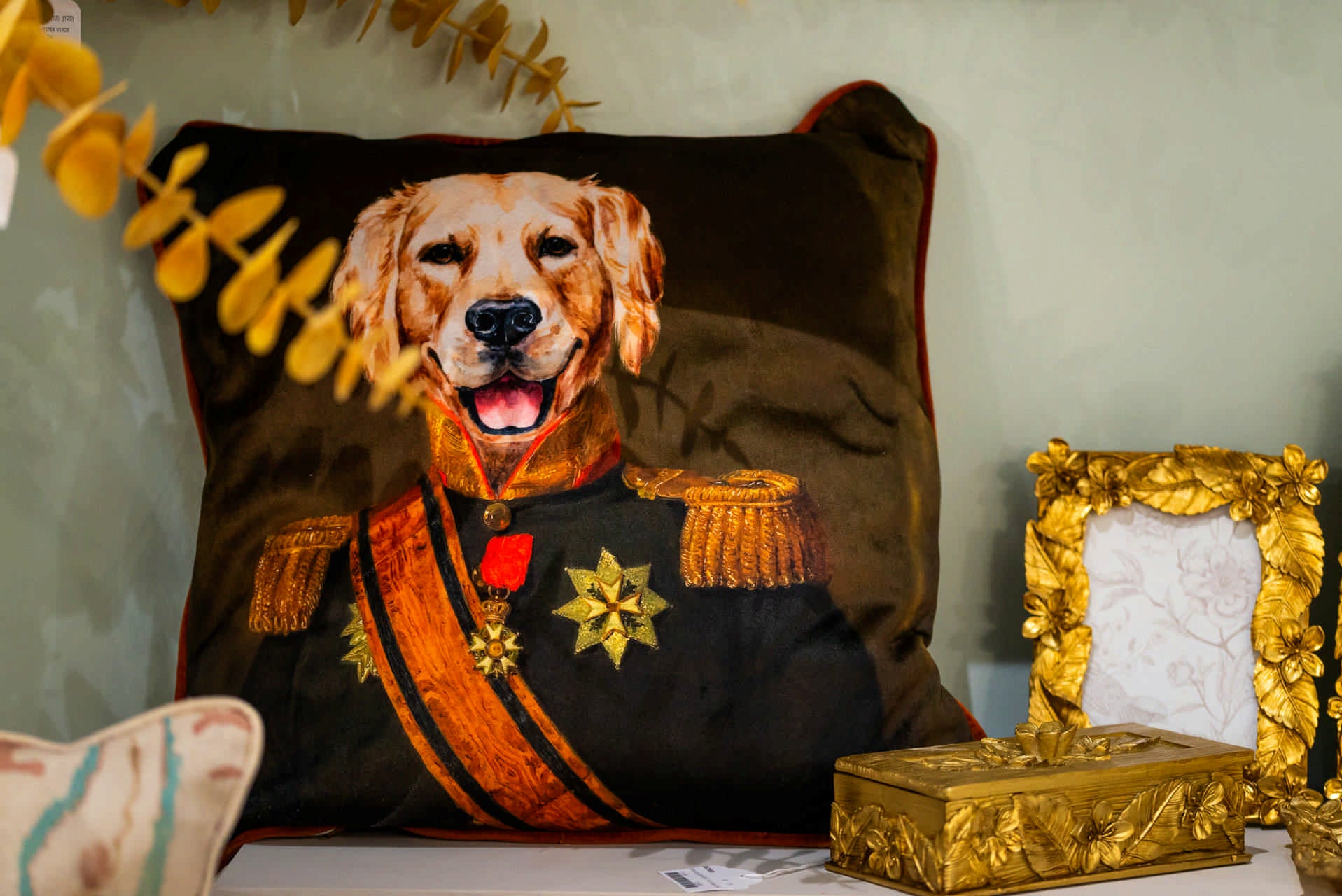 COJIN GOLDEN VELVET 45x13x45 CM