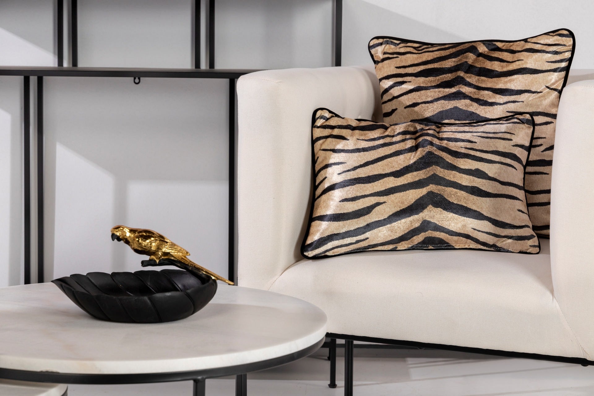 COJIN VELVET TIGRE 45x13x30 CM - Min.2 uds