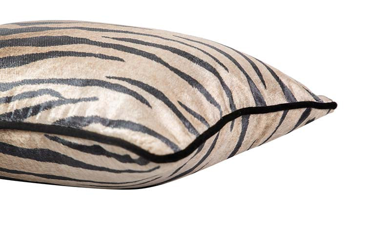 COJIN VELVET TIGRE 45x13x30 CM - Min.2 uds