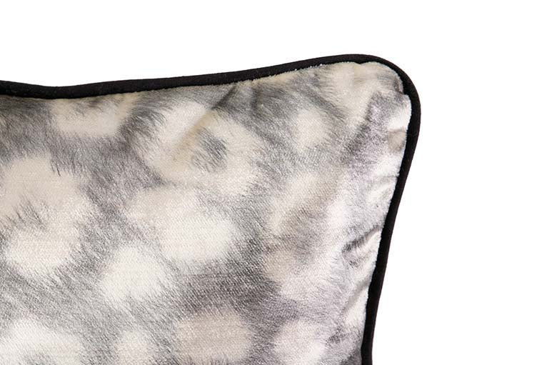 COJIN VELVET LEOPARDO 45x13x30 CM - Min.2 uds