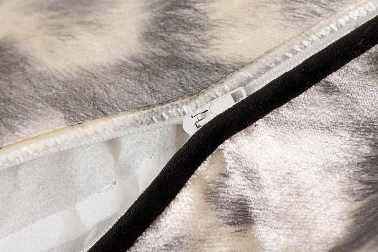 COJIN VELVET LEOPARDO 45x13x30 CM - Min.2 uds