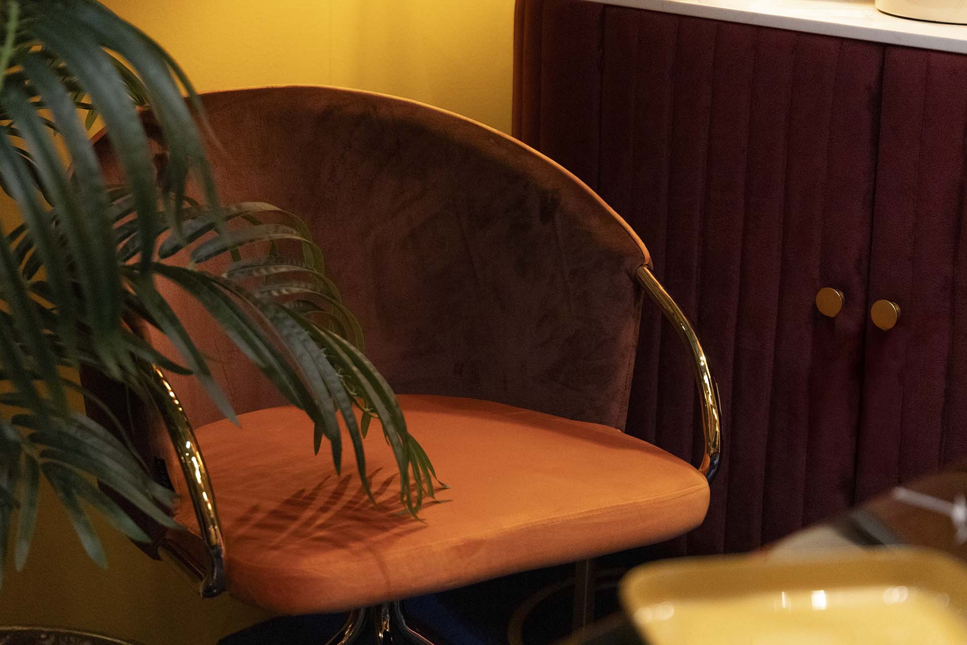 SWIVEL CHAIR VELVET MAROON ORANGE 55x58x77 CM - Min. 2 pcs