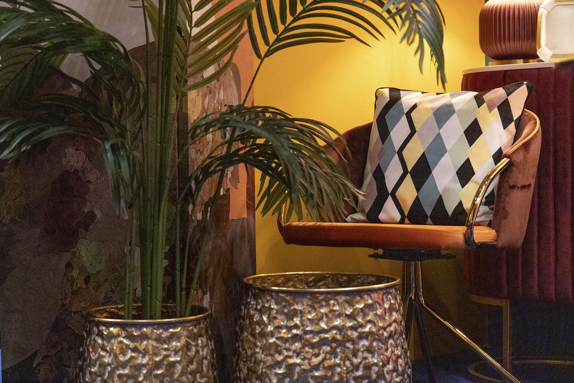 SWIVEL CHAIR VELVET MAROON ORANGE 55x58x77 CM - Min. 2 pcs