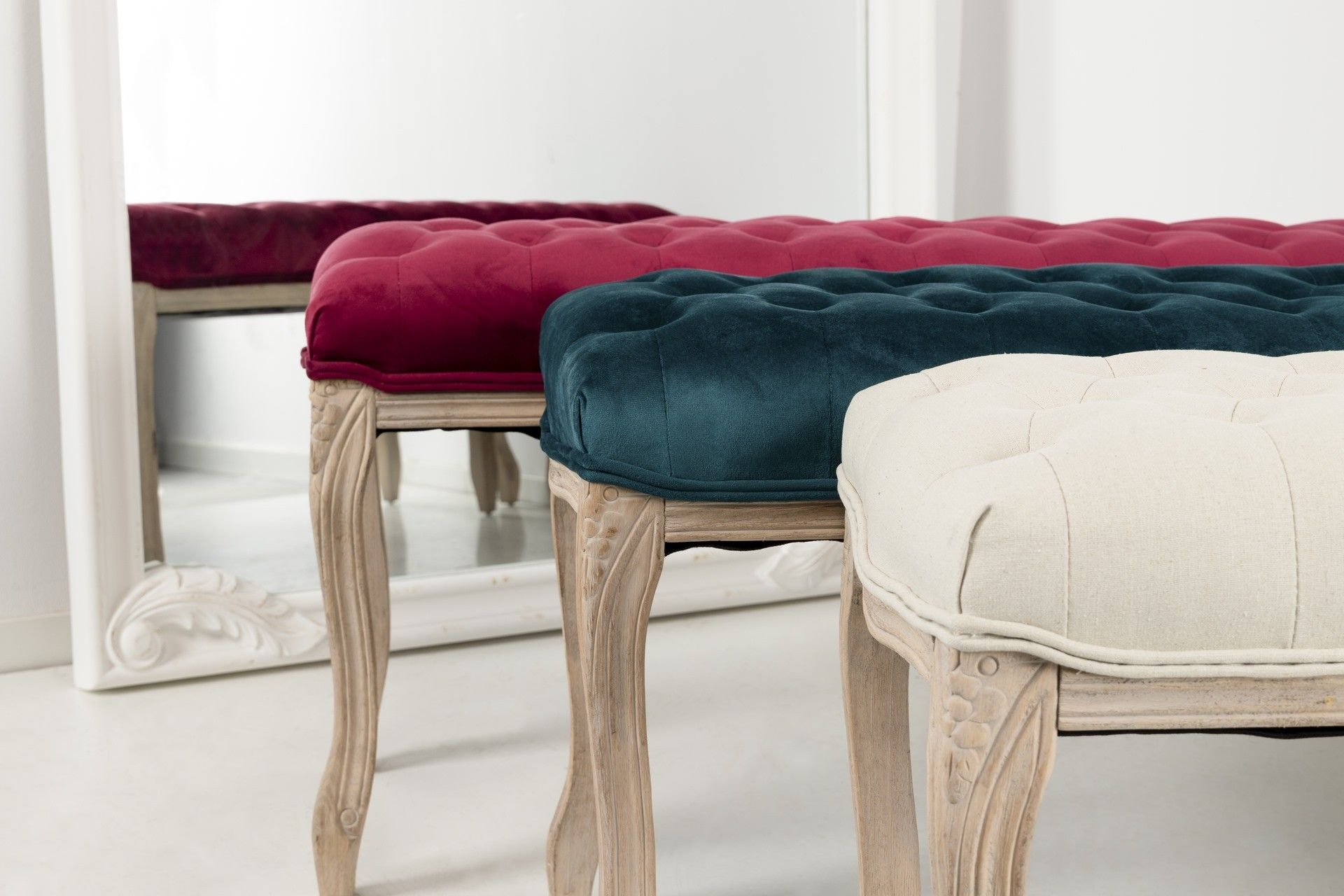 PIE CAMA VELVET CAPITONE PATAS MADERA 110x36x47 CM