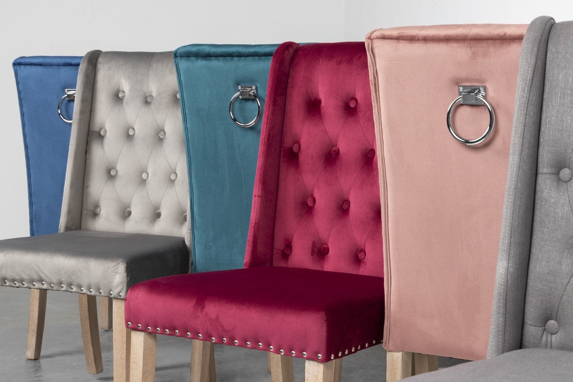 RUBBER WOOD VELVET CHAIR WITH HANDLE 53x53x102 CM - Min. 2 pcs
