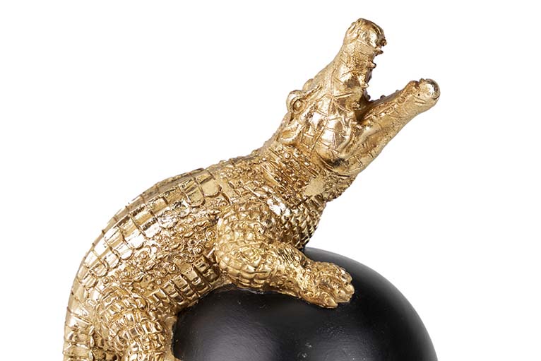 Figura de crocodilo bola decoração de resina 10x8x15 cm