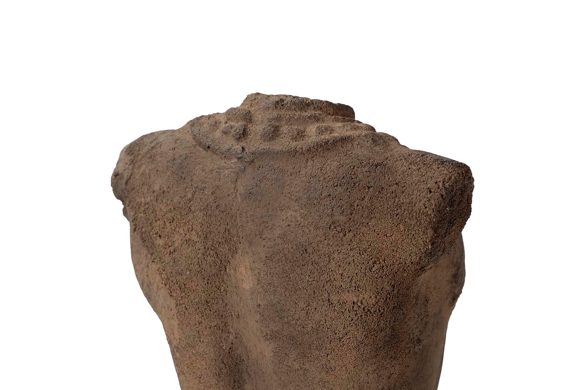 FIGURA TORSO HOMBRE PIEDRA MARRON 20x20x70 CM