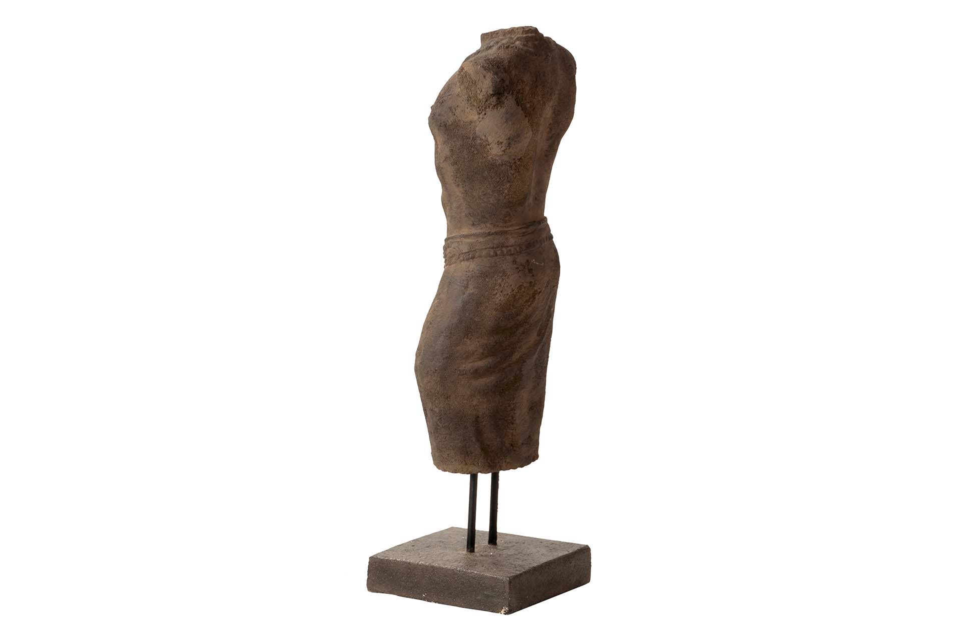 FIGURA TORSO HOMBRE PIEDRA MARRON 20x20x70 CM