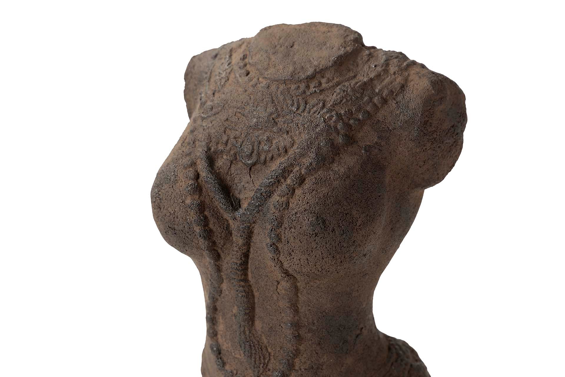 FIGURA TORSO MUJER PIEDRA MARRON 20x20x60 CM