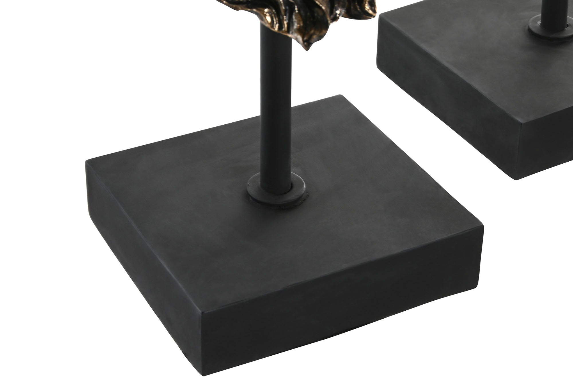 Figura Resina 21X18X44 Leon 2 Surt.