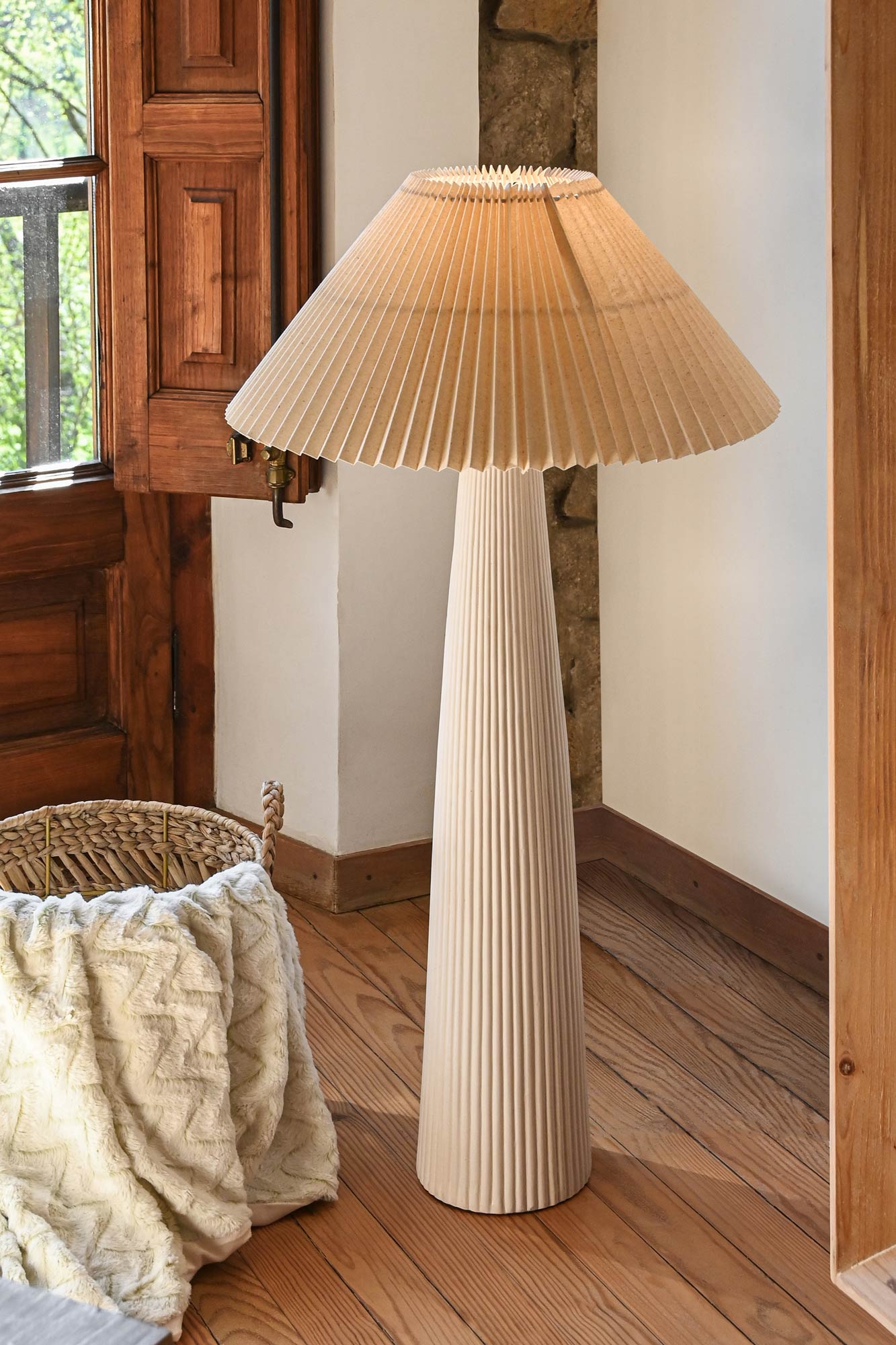 Luminária de piso de cerâmica poliéster 54x54x102 áspera