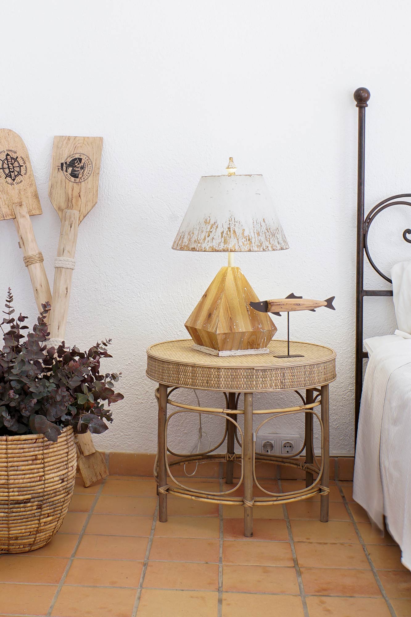 Conjunto de 2 mesas laterais de vime 61x61x52 50x43 natural