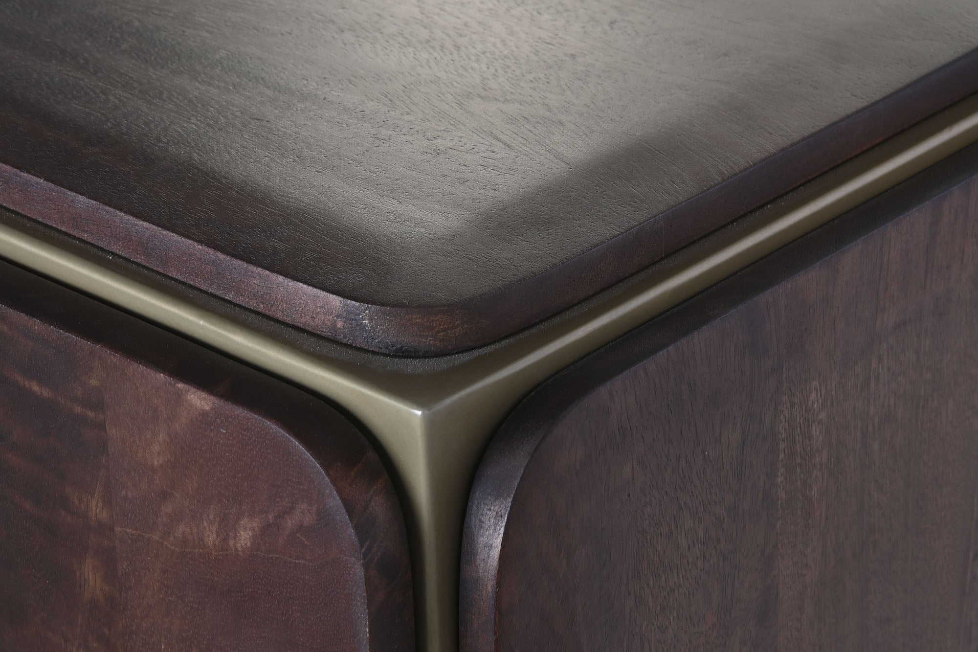 Buffet com puxador de aço 160X40X81 marrom