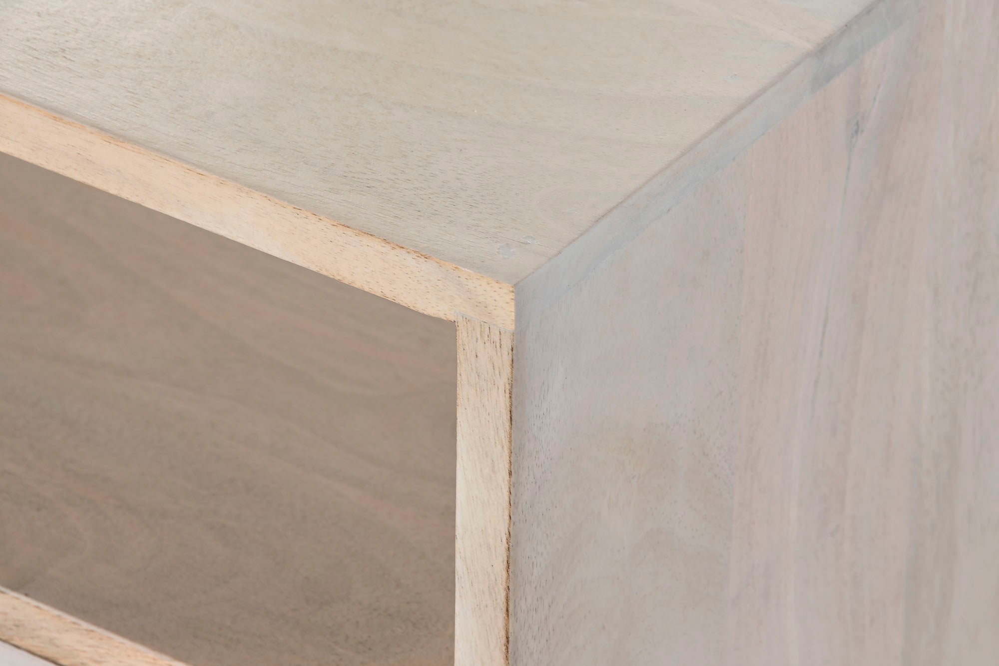 Mesa de cabeceira Mango 55x35x45 Borda branca