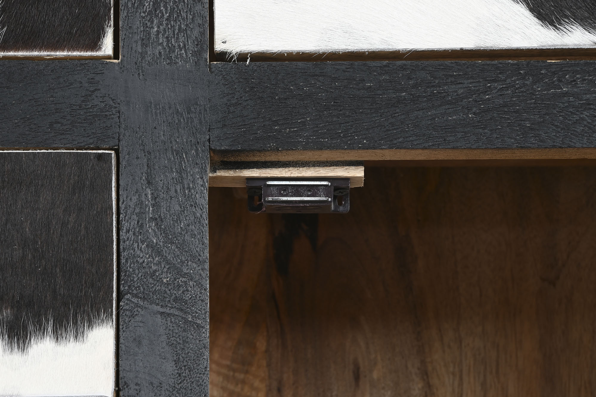 Mango Leather Chest of Drawers 115x36x102 Cowhide