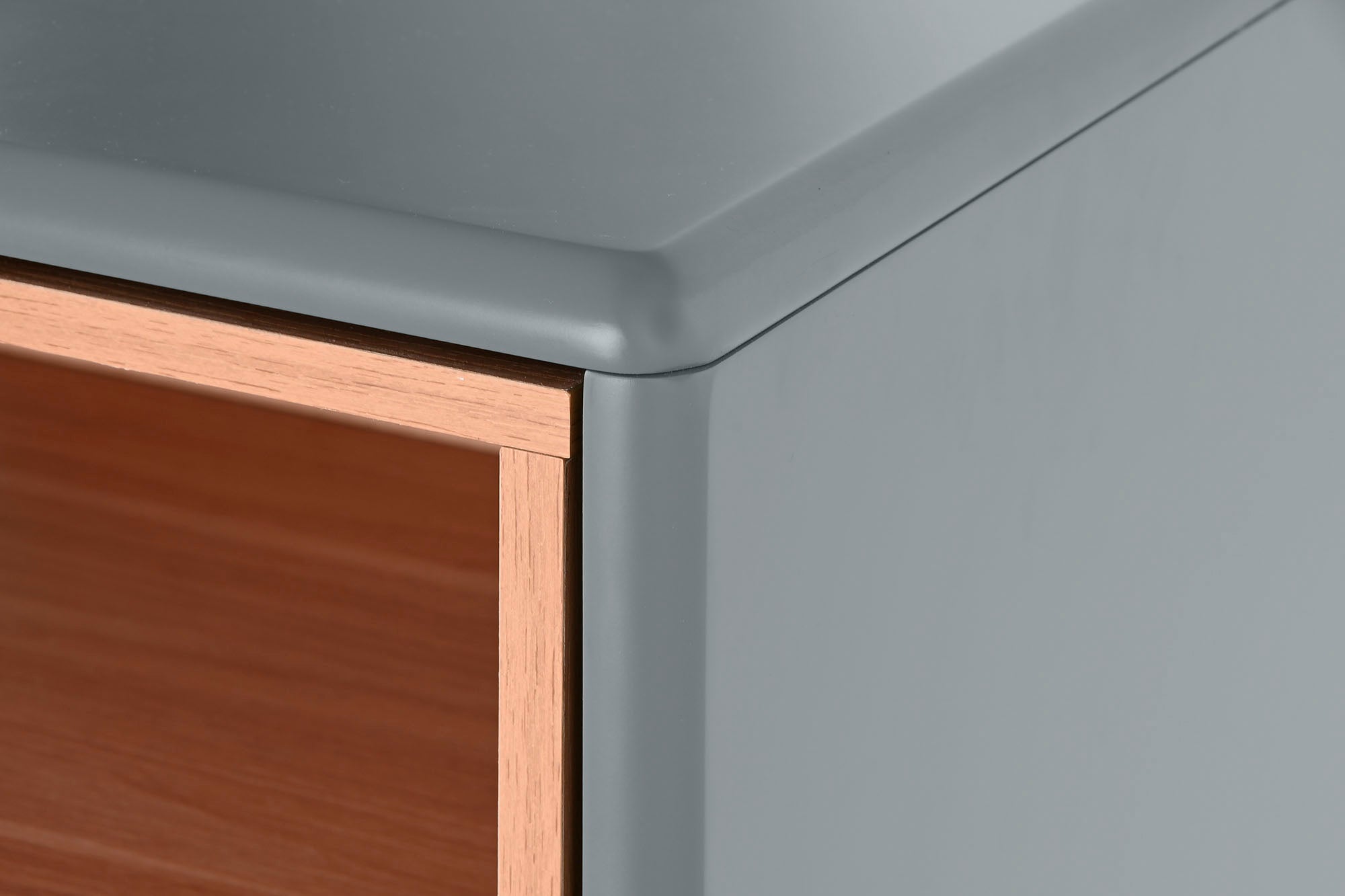 Chifonier Mdf Pu 80X40X117 60,00 Cinza