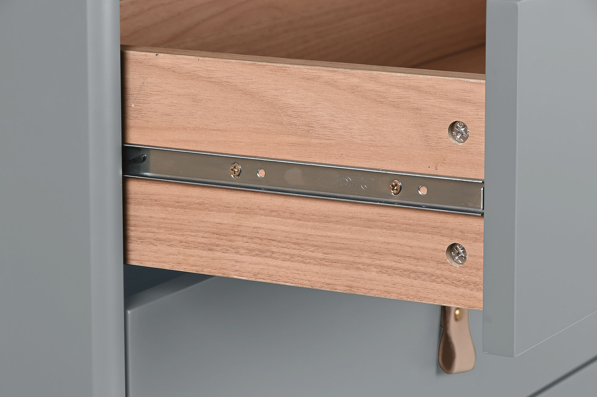 Chifonier Mdf Pu 80X40X117 60,00 Cinza