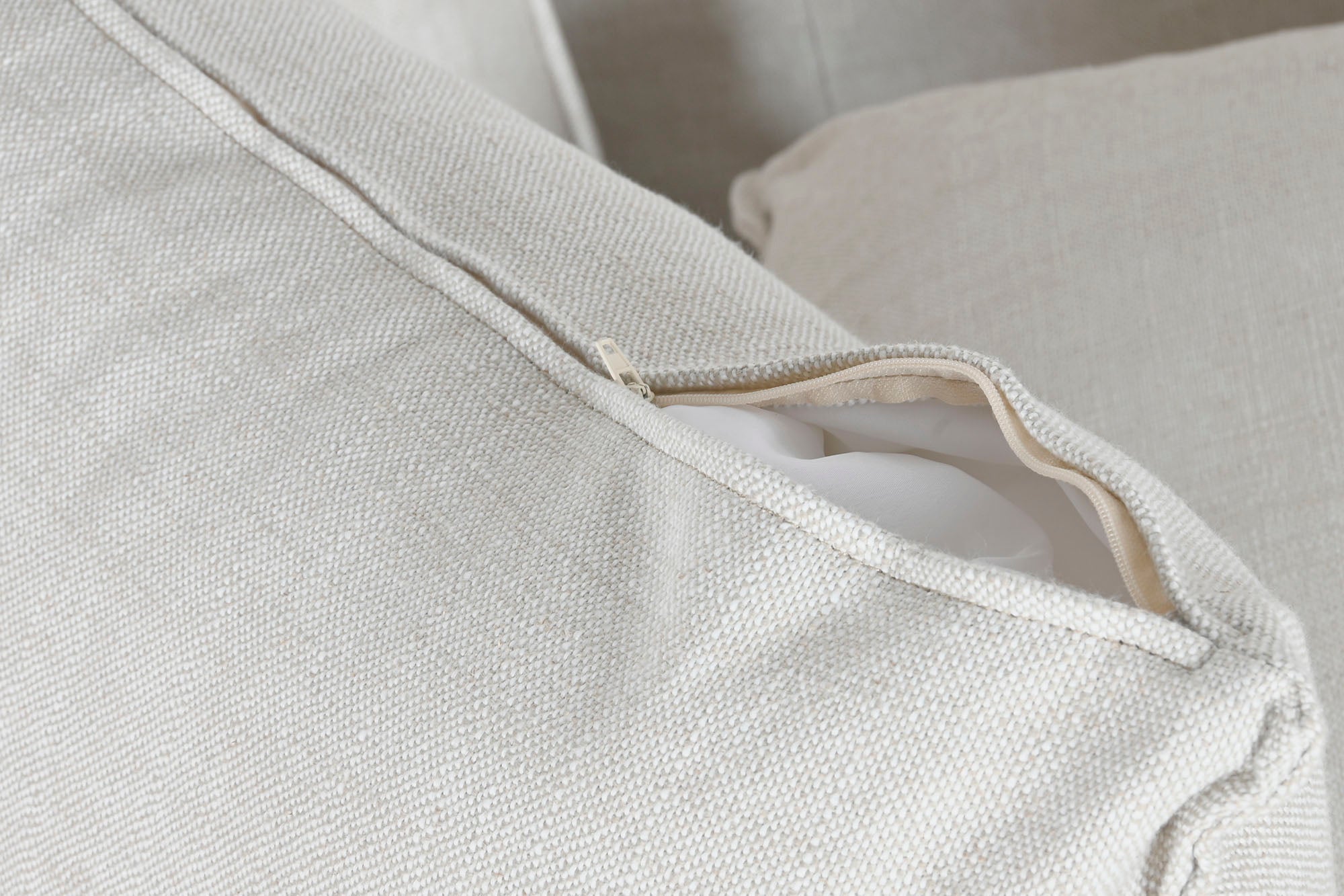 Sofá de linho 260x110x86 com 7 almofadas bege