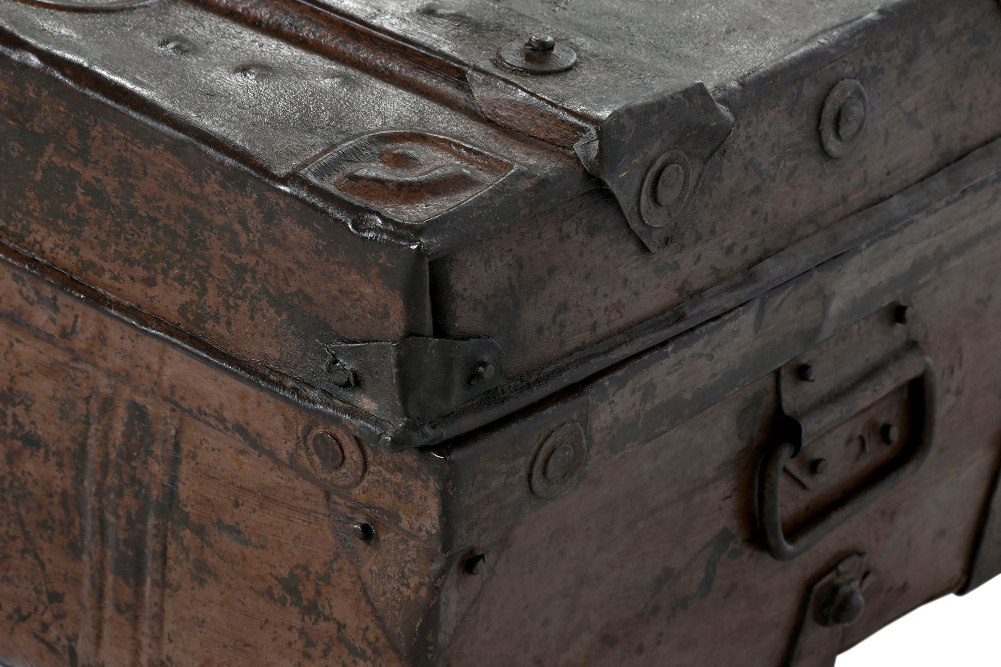 Mala de Ferro Metal 66X44X25 Peça Única Sortida