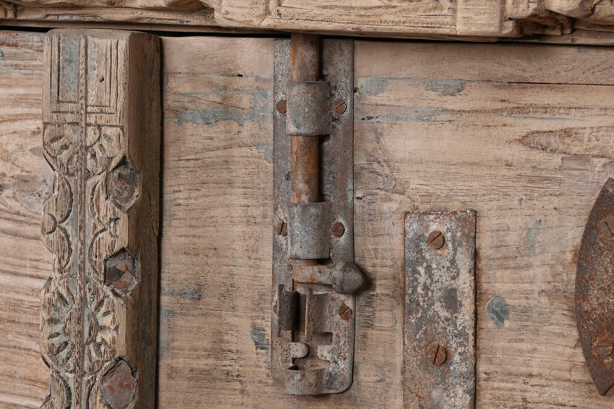 Aparador de madeira 167X51X92 92,60 sortimento de peças únicas