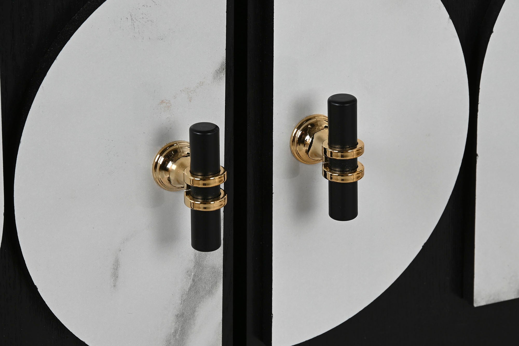 Buffet de metal em abeto 160x40x80 com aparência de mármore