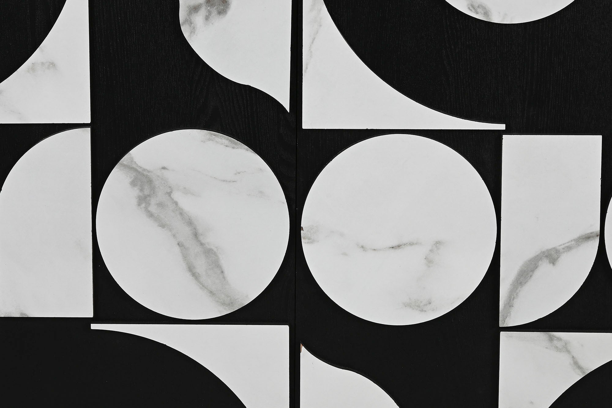 Buffet de metal em abeto 160x40x80 com aparência de mármore