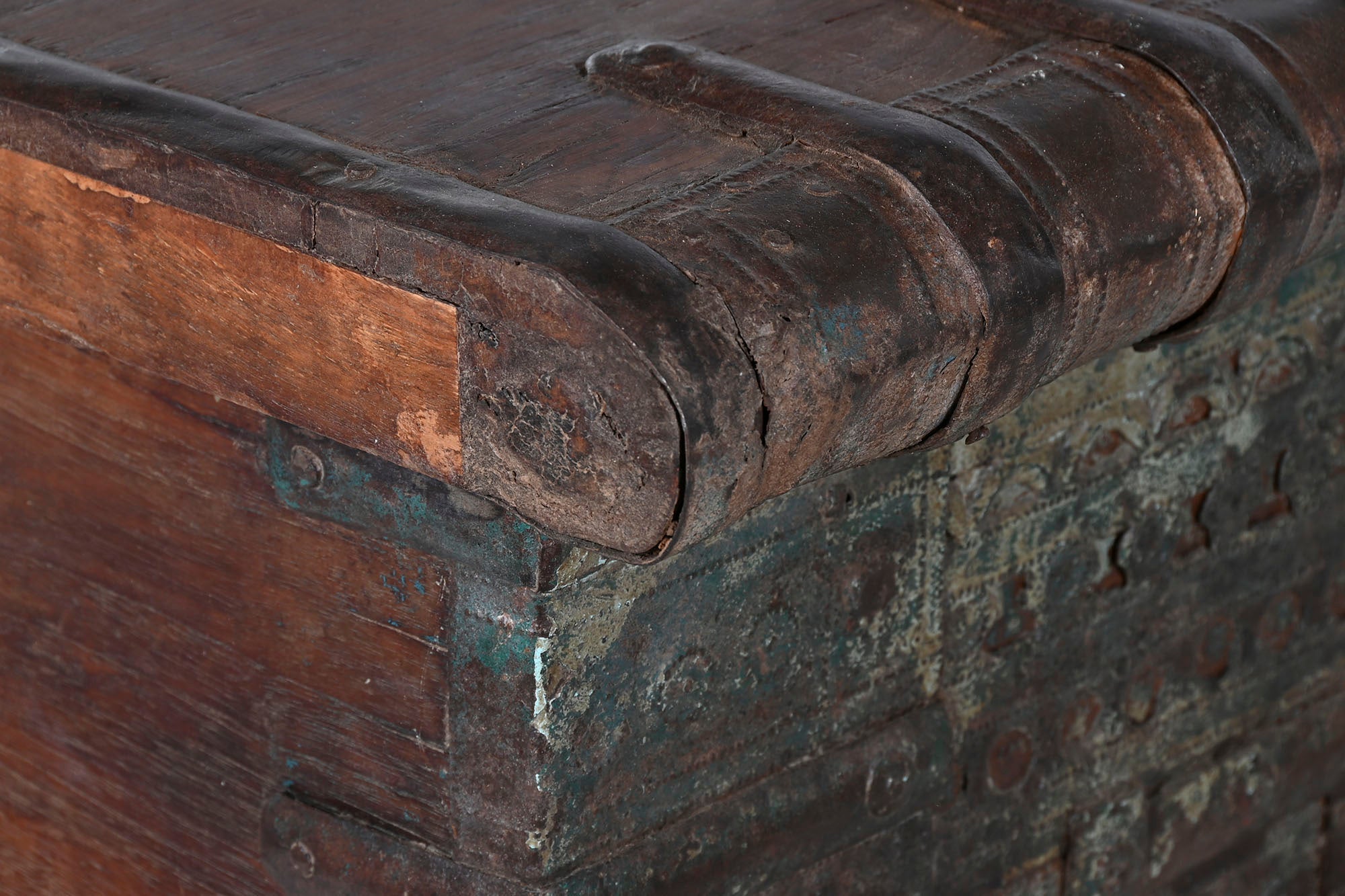 Arcon Teca Hierro 137X44X98 Pieza Surtida Marron