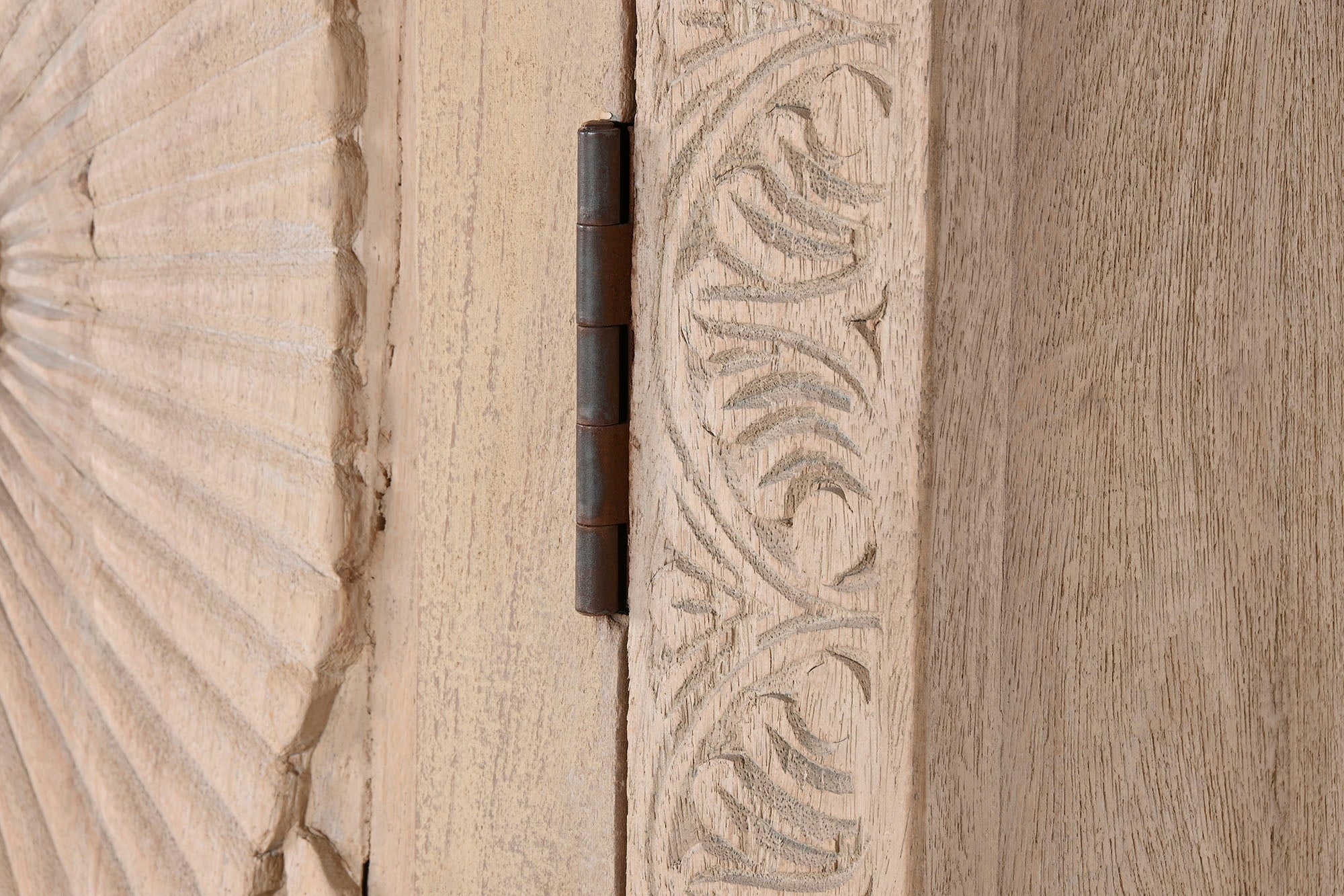 Guarda-roupa Mango 125X43X214 Escultura Natural