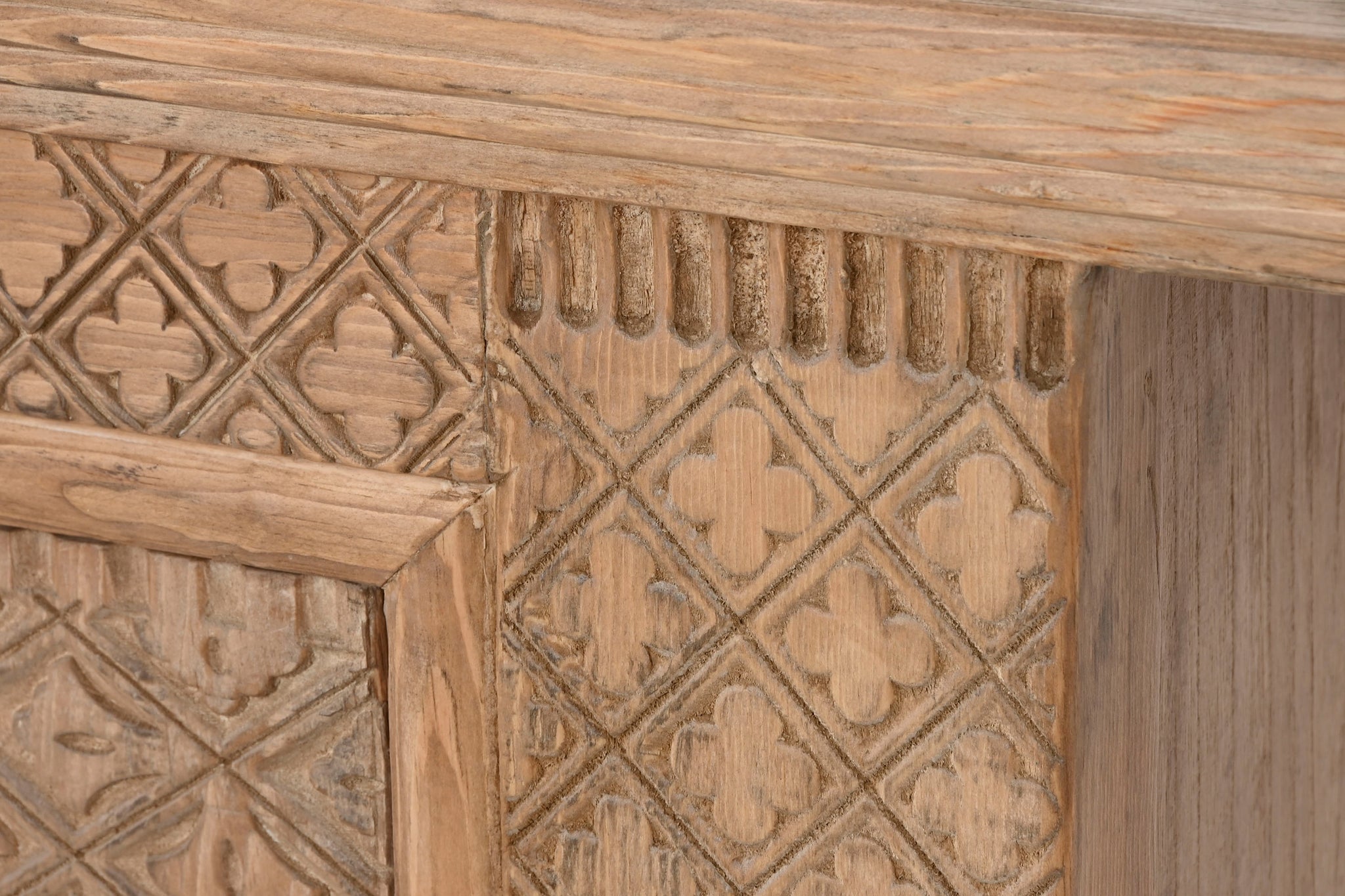 Mueble Tv Olmo Macizo 180X44X60 44,00 Tallado