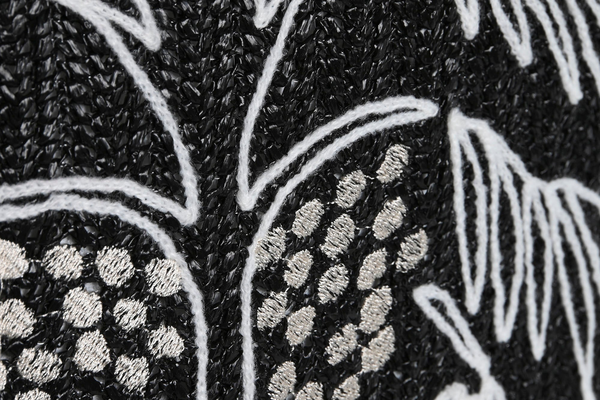 Cojin Poliester 42X15X42 400 Gr. Bordado Negro