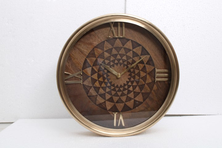 Reloj de pared 36*36*10 madera tallada marco laton