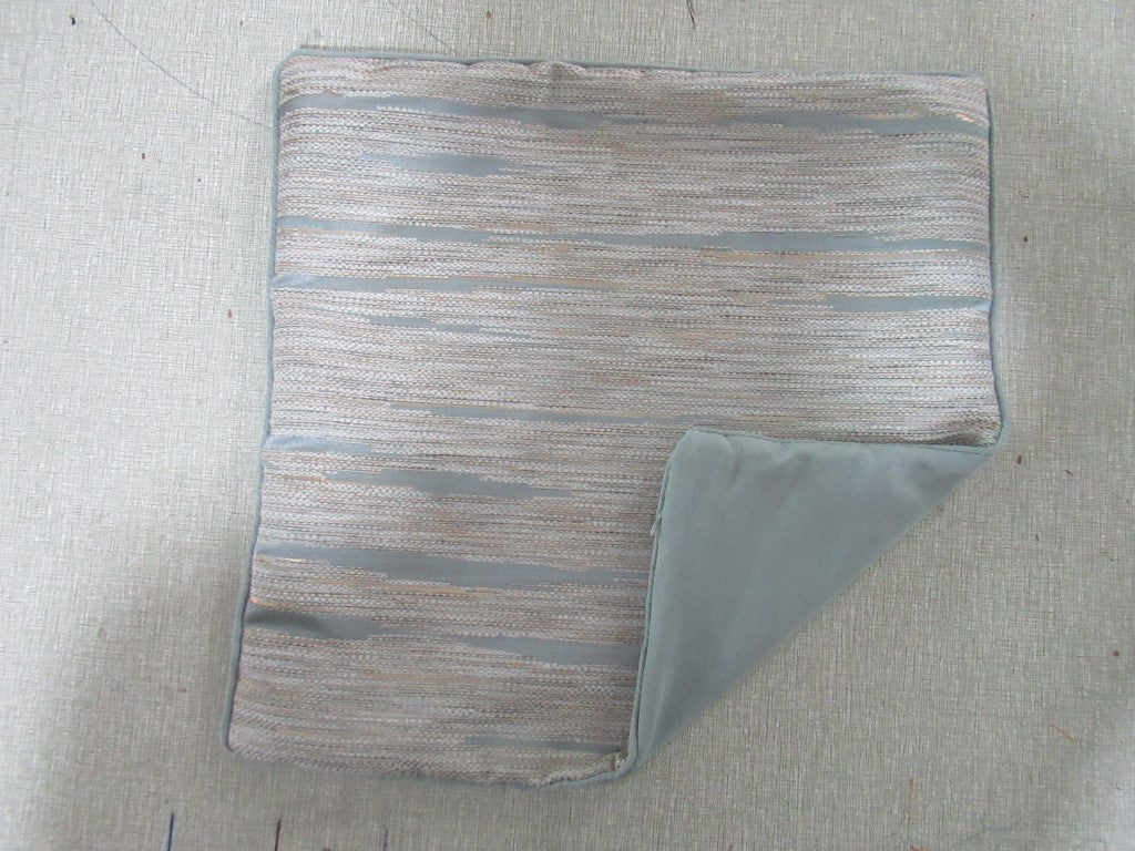 Cojin 43*43 tela rustica tonos gris azul ribete